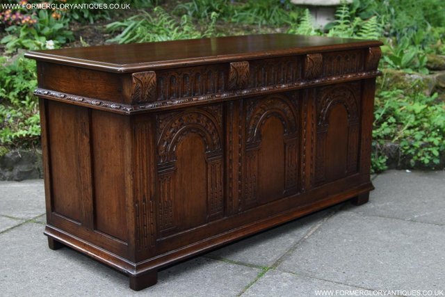 Image 34 of A TITCHMARSH & GOODWIN CARVED OAK BLANKET TOY BOX RUG CHEST
