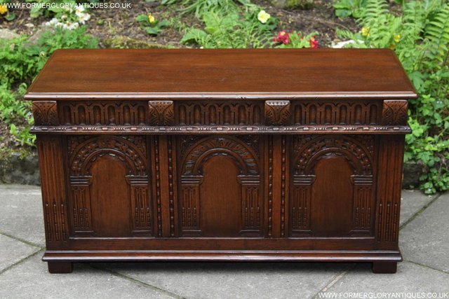 Image 39 of A TITCHMARSH & GOODWIN CARVED OAK BLANKET TOY BOX RUG CHEST