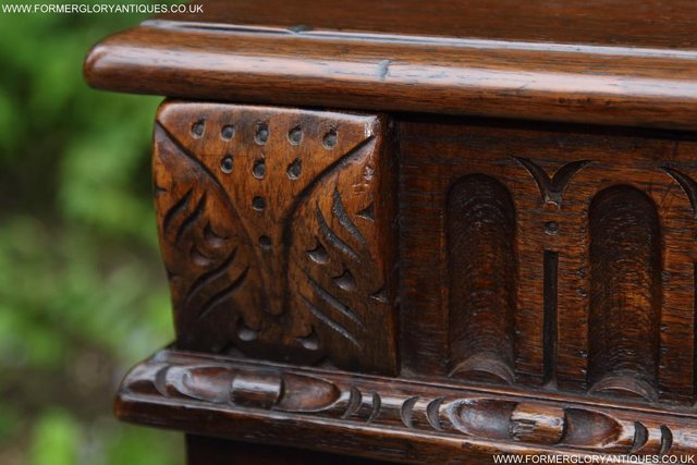 Image 42 of A TITCHMARSH & GOODWIN CARVED OAK BLANKET TOY BOX RUG CHEST