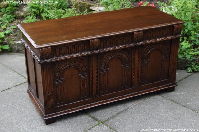Image 43 of A TITCHMARSH & GOODWIN CARVED OAK BLANKET TOY BOX RUG CHEST