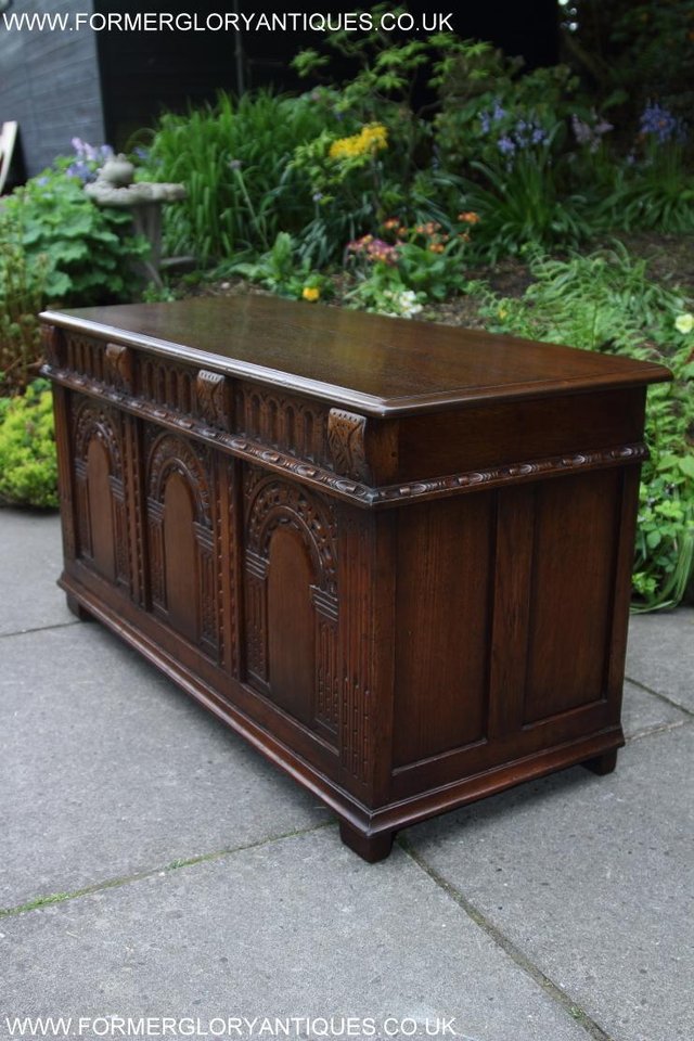 Image 45 of A TITCHMARSH & GOODWIN CARVED OAK BLANKET TOY BOX RUG CHEST