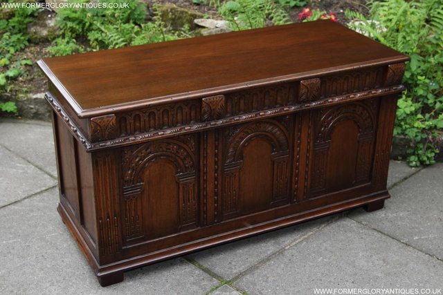 Image 46 of A TITCHMARSH & GOODWIN CARVED OAK BLANKET TOY BOX RUG CHEST