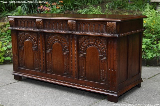 Image 47 of A TITCHMARSH & GOODWIN CARVED OAK BLANKET TOY BOX RUG CHEST