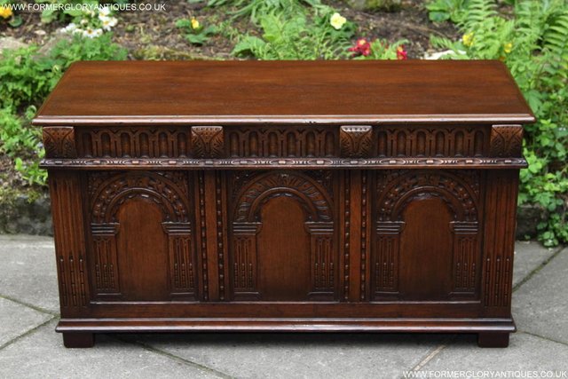 Image 48 of A TITCHMARSH & GOODWIN CARVED OAK BLANKET TOY BOX RUG CHEST