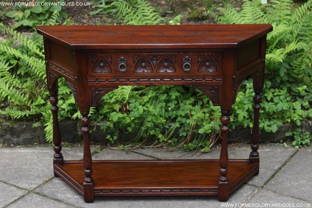 Preview of the first image of AN OLD CHARM TUDOR OAK HALL CANTED CONSOLE LAMP PHONE TABLE.