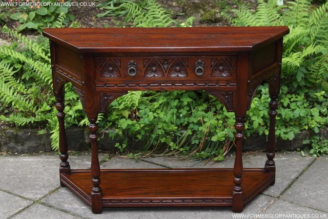 Image 6 of AN OLD CHARM TUDOR OAK HALL CANTED CONSOLE LAMP PHONE TABLE