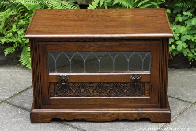 Preview of the first image of OLD CHARM LIGHT OAK HI FI DVD CD TV STAND TABLE CABINET.