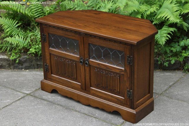 Image 3 of AN OLD CHARM JAYCEE LIGHT OAK TV STAND TABLE CORNER CABINET