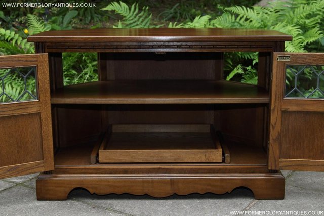 Image 9 of AN OLD CHARM JAYCEE LIGHT OAK TV STAND TABLE CORNER CABINET