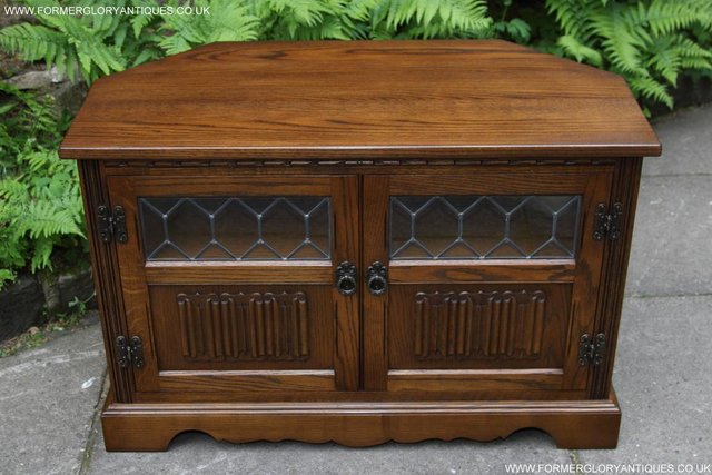 Image 13 of AN OLD CHARM JAYCEE LIGHT OAK TV STAND TABLE CORNER CABINET
