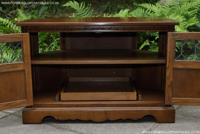 Image 28 of AN OLD CHARM JAYCEE LIGHT OAK TV STAND TABLE CORNER CABINET