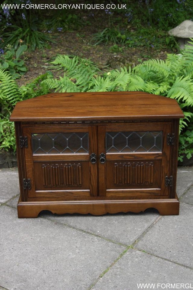 Image 32 of AN OLD CHARM JAYCEE LIGHT OAK TV STAND TABLE CORNER CABINET