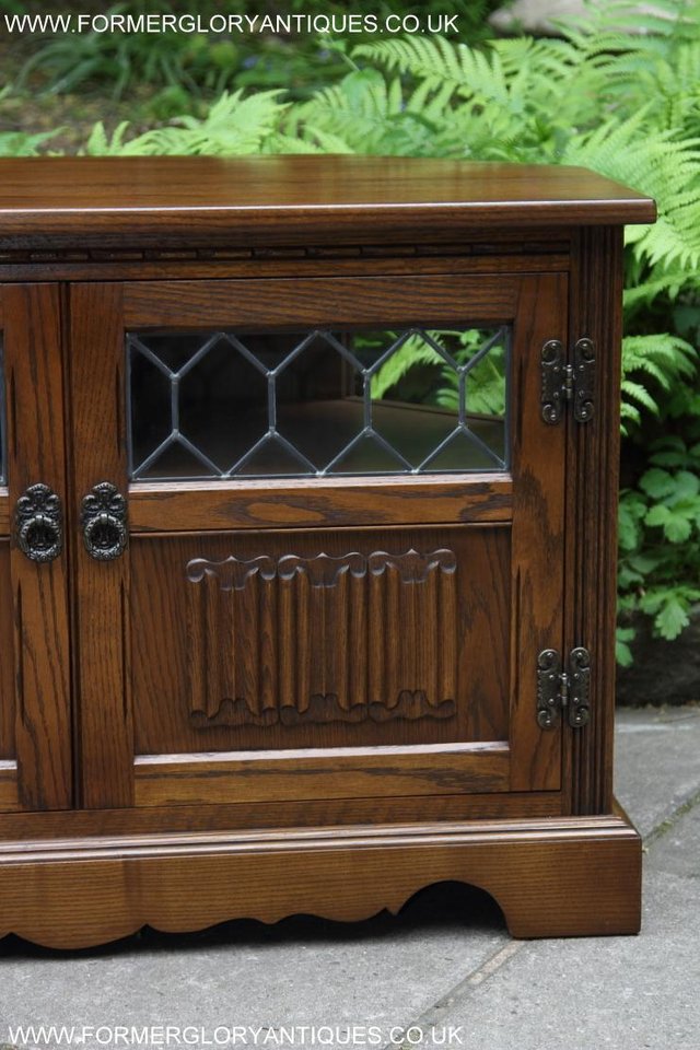 Image 34 of AN OLD CHARM JAYCEE LIGHT OAK TV STAND TABLE CORNER CABINET