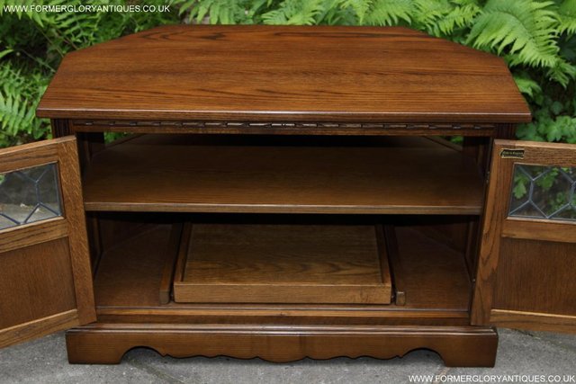 Image 38 of AN OLD CHARM JAYCEE LIGHT OAK TV STAND TABLE CORNER CABINET