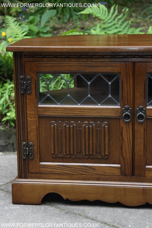 Image 40 of AN OLD CHARM JAYCEE LIGHT OAK TV STAND TABLE CORNER CABINET