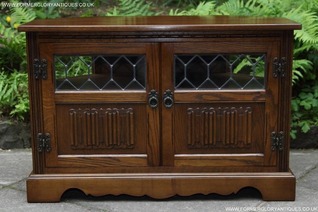 Image 42 of AN OLD CHARM JAYCEE LIGHT OAK TV STAND TABLE CORNER CABINET