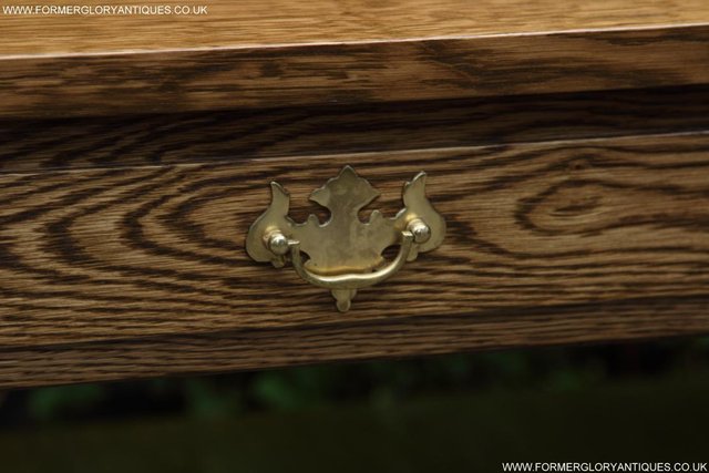 Image 26 of A TITCHMARSH GOODWIN STYLE TWO DRAWER COFFEE TABLE STAND