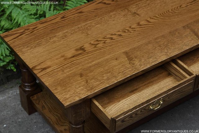 Image 44 of A TITCHMARSH GOODWIN STYLE TWO DRAWER COFFEE TABLE STAND