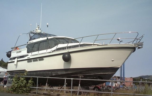 Image 2 of 12.5m offshore / live aboard twin screw cruiser