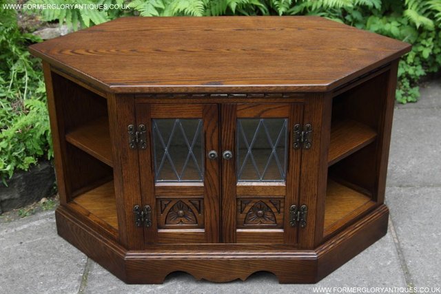 Preview of the first image of AN OLD CHARM LIGHT OAK HI FI DVD CD TV STAND TABLE CABINET.