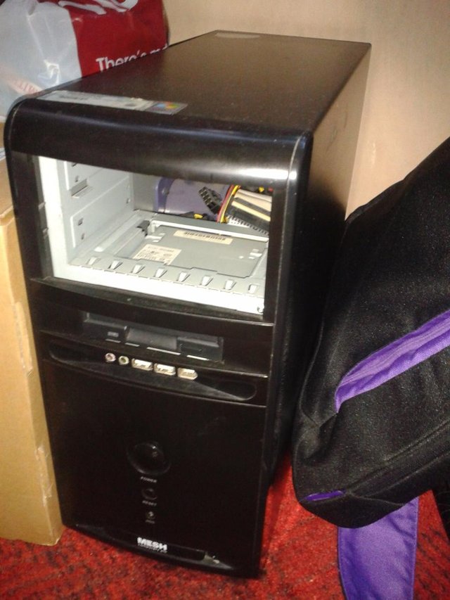 Image 2 of PC for spares (harddrive removed) with extra's