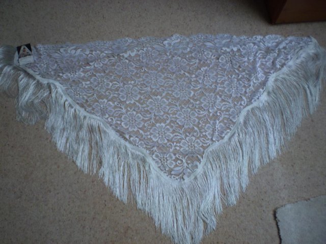 Preview of the first image of SPANISH MANTILLA - WHITE LACE - NEW.