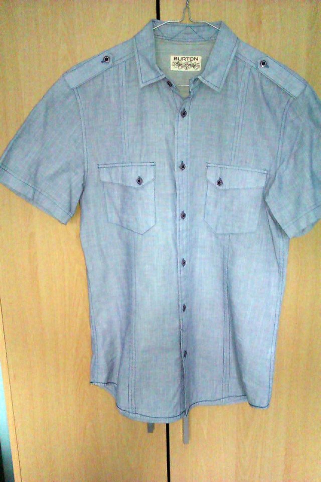 Preview of the first image of BURTON DESIGNER MENS SHORT SLEEVE SHIRT SIZE S.
