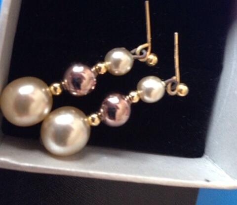 Preview of the first image of Pretty pearl drop earrings.