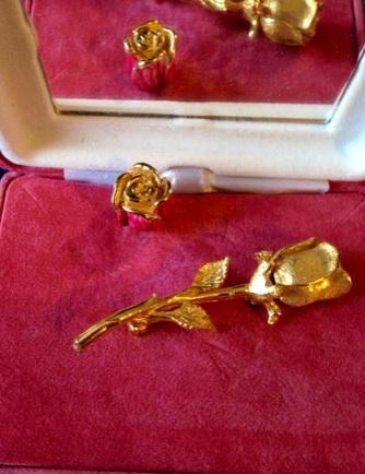 Image 2 of New Gold plated two in one flower brooch