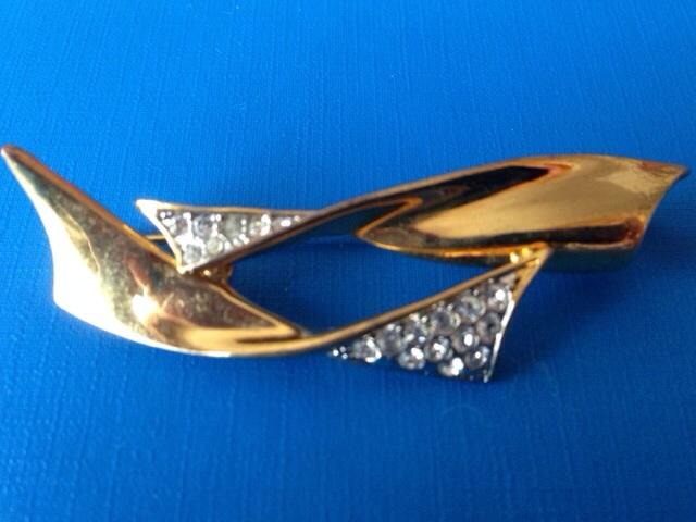 Preview of the first image of New gold plated brooch.