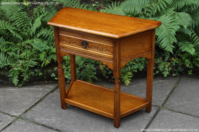 Image 47 of AN OLDE COURT CHARM JAYCEE OAK HALL CANTED COFFEE LAMP TABLE