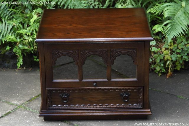 Image 12 of AN OLDE COURT CHARM OAK TV HI FI DVD CD STAND CABINET TABLE