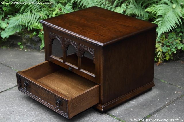 Image 26 of AN OLDE COURT CHARM OAK TV HI FI DVD CD STAND CABINET TABLE