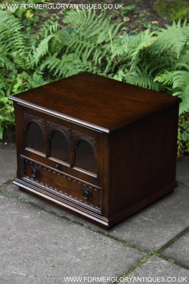 Image 28 of AN OLDE COURT CHARM OAK TV HI FI DVD CD STAND CABINET TABLE
