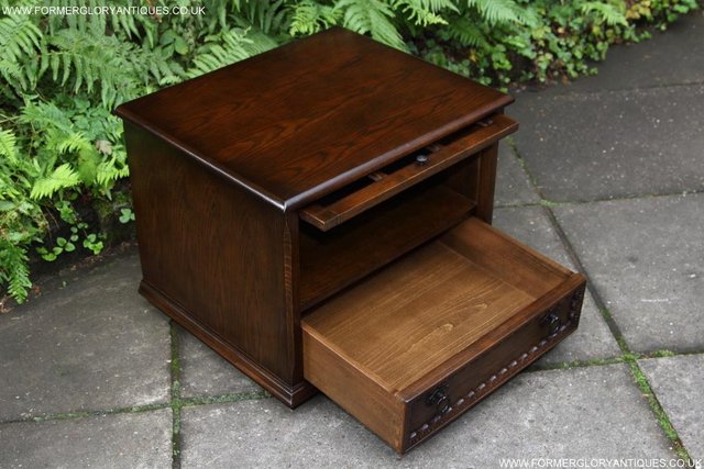 Image 34 of AN OLDE COURT CHARM OAK TV HI FI DVD CD STAND CABINET TABLE