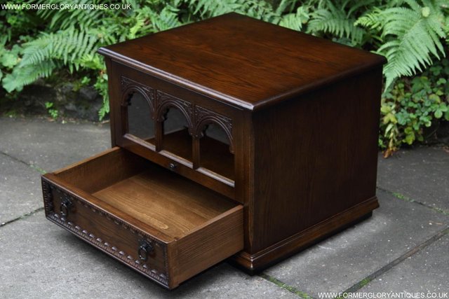 Image 43 of AN OLDE COURT CHARM OAK TV HI FI DVD CD STAND CABINET TABLE