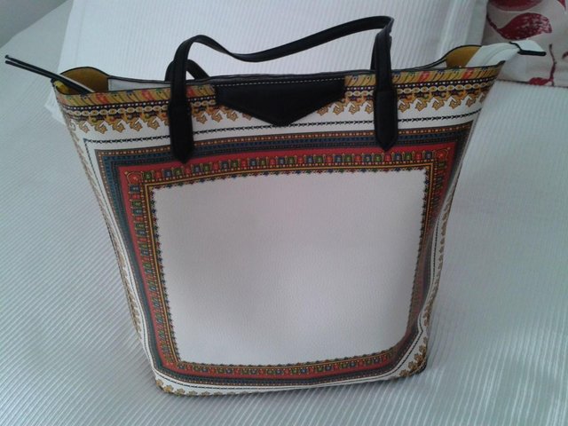 Preview of the first image of LADIES HANDBAG MEXICAN MOTIVE PATTERN.