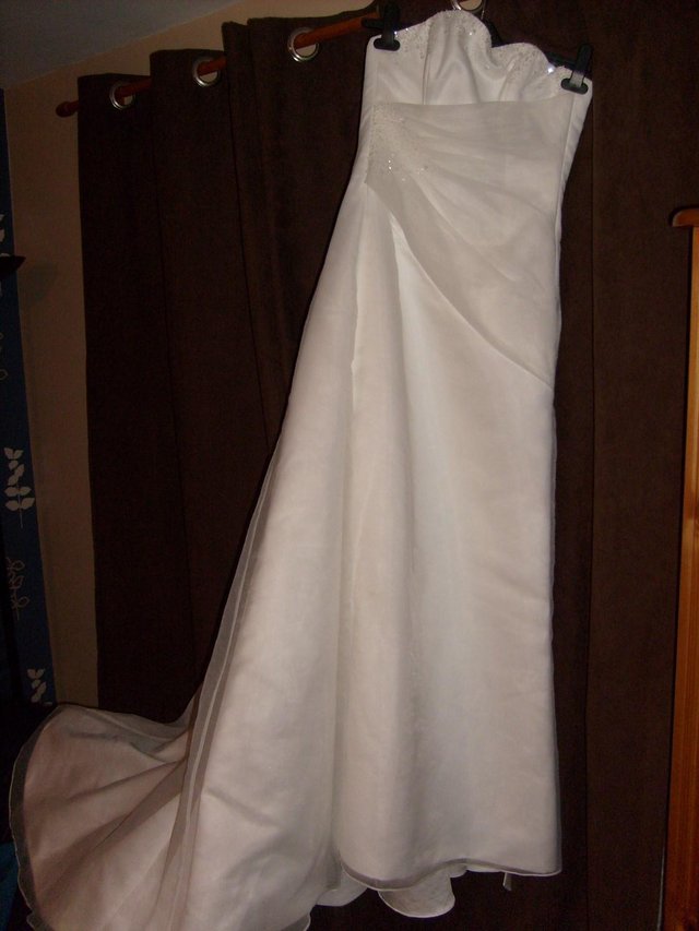 Preview of the first image of Wedding Dress.