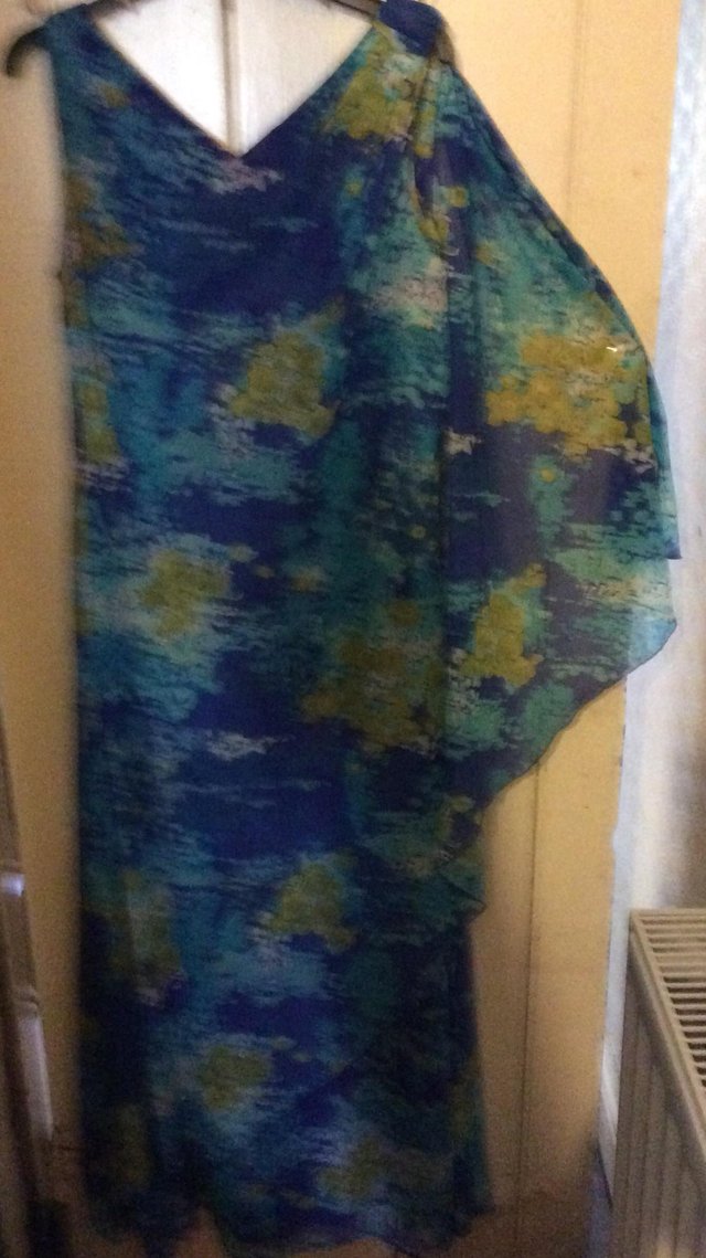 Preview of the first image of Vintage Carnegie of London Patterned Maxi Dress - size 16.