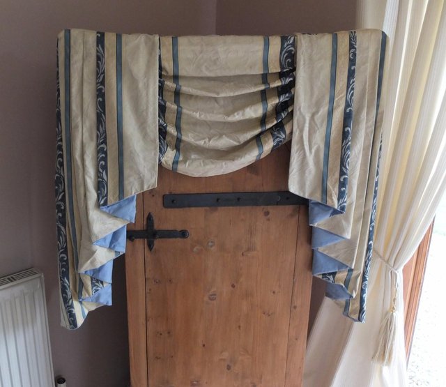 Image 3 of 2 sets lined curtains with swag and tail pelmets + 1
