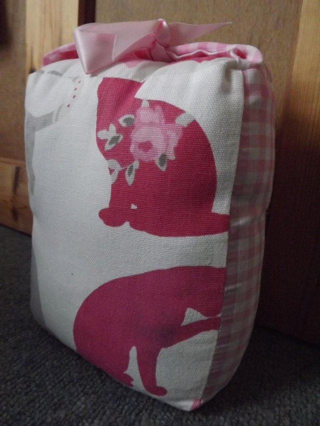 Preview of the first image of Door stop pink and white cat design.