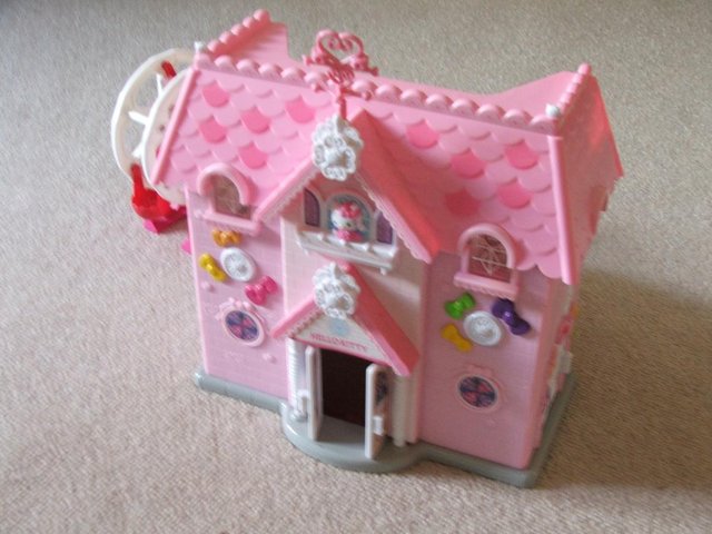 Preview of the first image of Hello Kitty house and accessories.