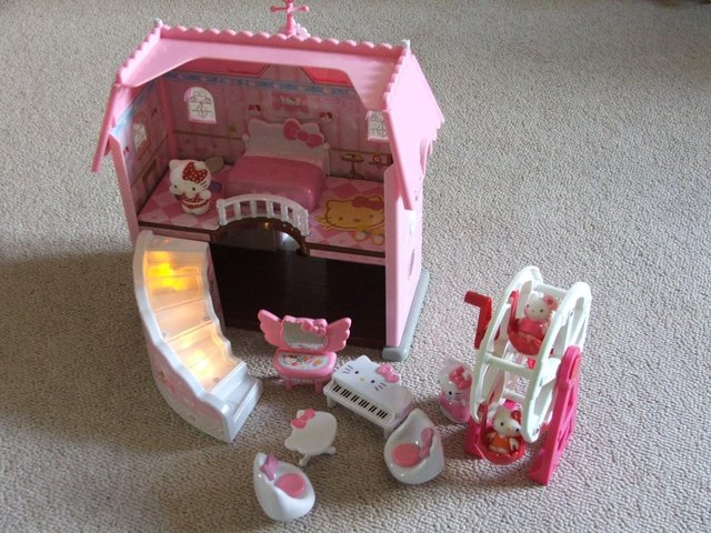 Image 2 of Hello Kitty house and accessories