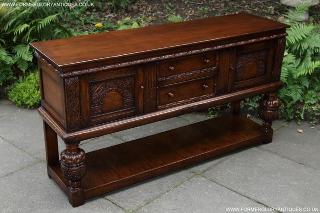 Image 58 of TITCHMARSH AND GOODWIN OAK DRESSER BASE SIDEBOARD HALL TABLE