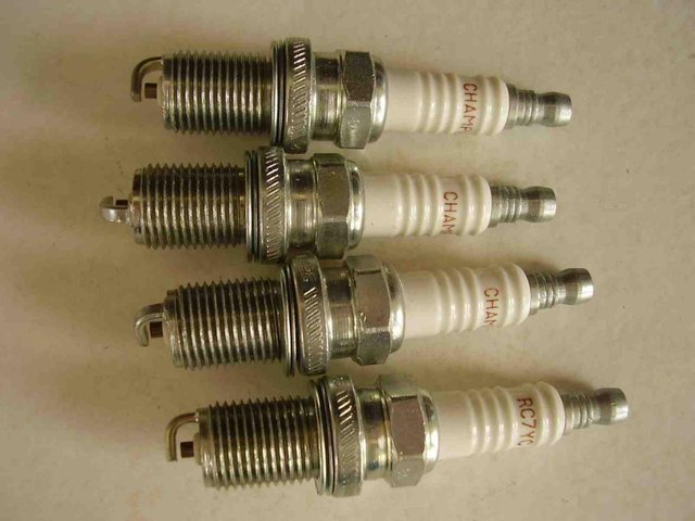 Preview of the first image of RC7YC spark plugs quantity four.