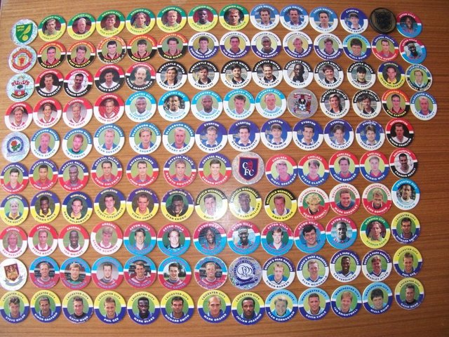 Preview of the first image of FOOTBALL Pogs or Milk Caps MERLIN PREMIER 95.