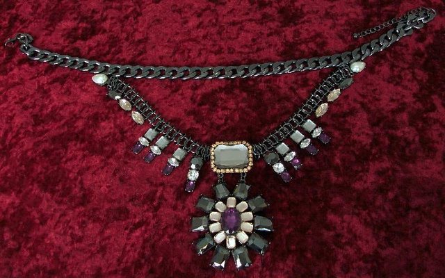 Image 2 of Gorgeous Ladies Costume Jewellery Necklace