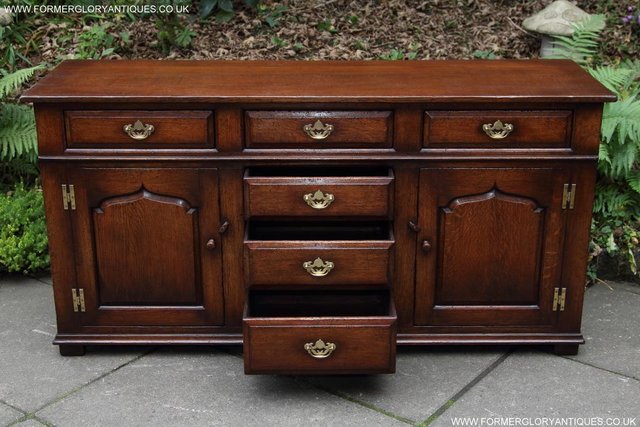 Image 16 of TITCHMARSH AND GOODWIN OAK DRESSER BASE SIDEBOARD HALL TABLE