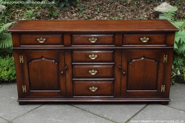 Image 17 of TITCHMARSH AND GOODWIN OAK DRESSER BASE SIDEBOARD HALL TABLE
