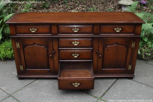 Image 23 of TITCHMARSH AND GOODWIN OAK DRESSER BASE SIDEBOARD HALL TABLE